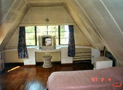 Спальня Е. И. Рерих в Доме в Калимпонге, 1997